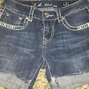 La idol ripped jean shorts